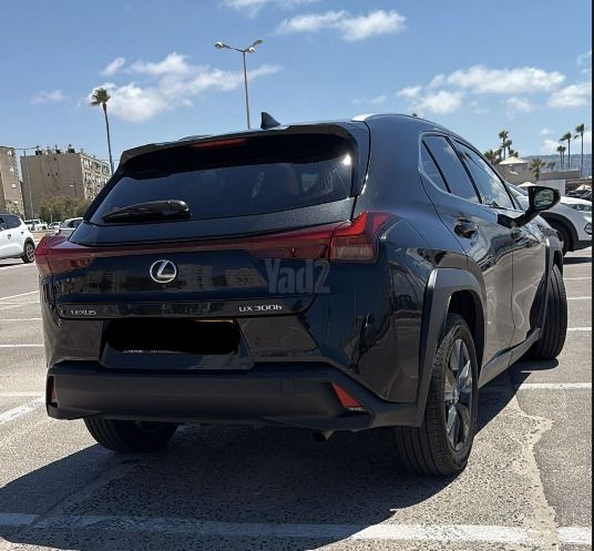 UX Takumi 300h היברידי אוט׳ 2.0 (152 כ״ס)