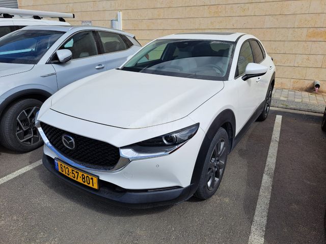 מודעת רכב מאזדה CX-30