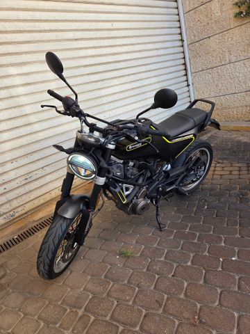 מודעת רכב הוסקוורנה SVARTPILEN 401