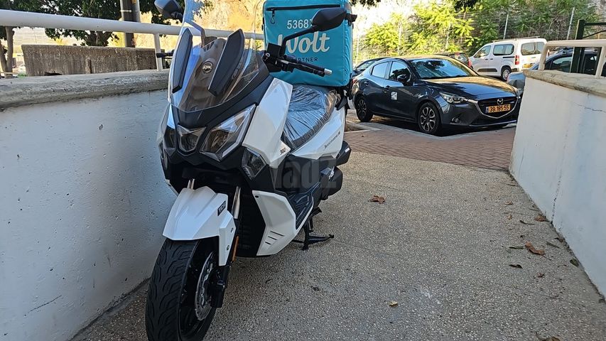 מודעת רכב סאן יאנג ג'וירייד 300 16