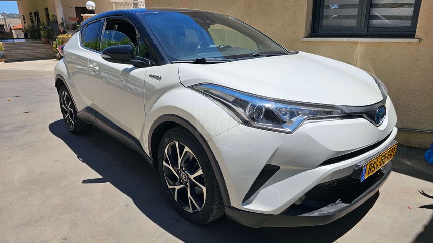 מודעת רכב טויוטה C-HR