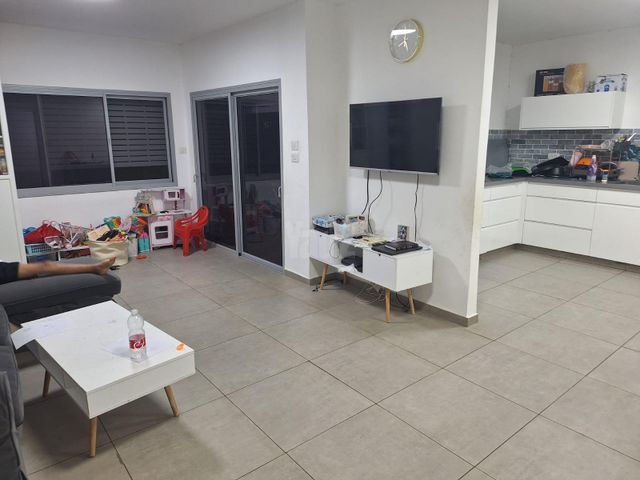 כנפי נשרים 8
