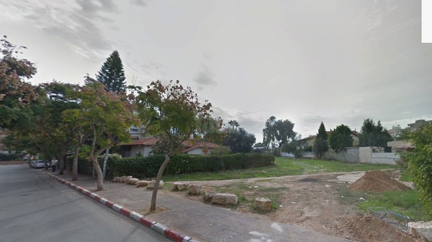 מגרשים