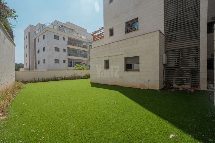 אחדות 28