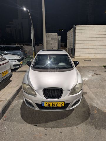 מודעת רכב סיאט לאון