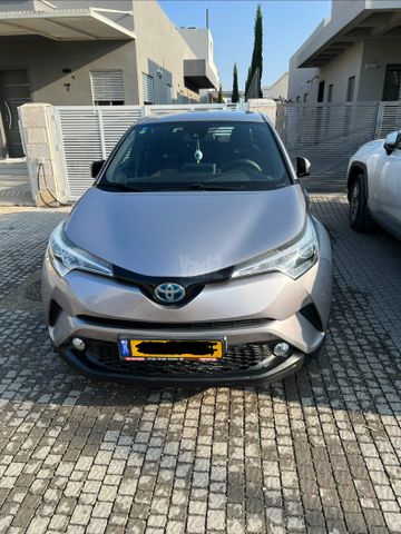 מודעת רכב טויוטה C-HR
