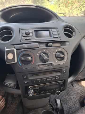 מודעת רכב טויוטה יאריס