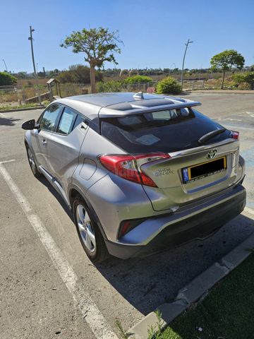 מודעת רכב טויוטה C-HR