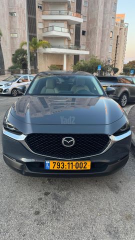 מודעת רכב מאזדה CX-30