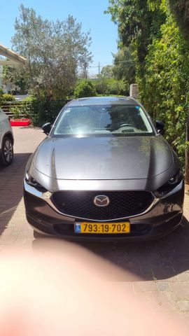 מודעת רכב מאזדה CX-30