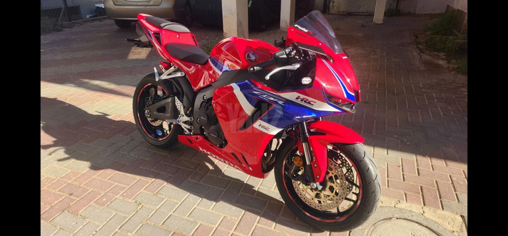 מודעת רכב הונדה CBR600RR