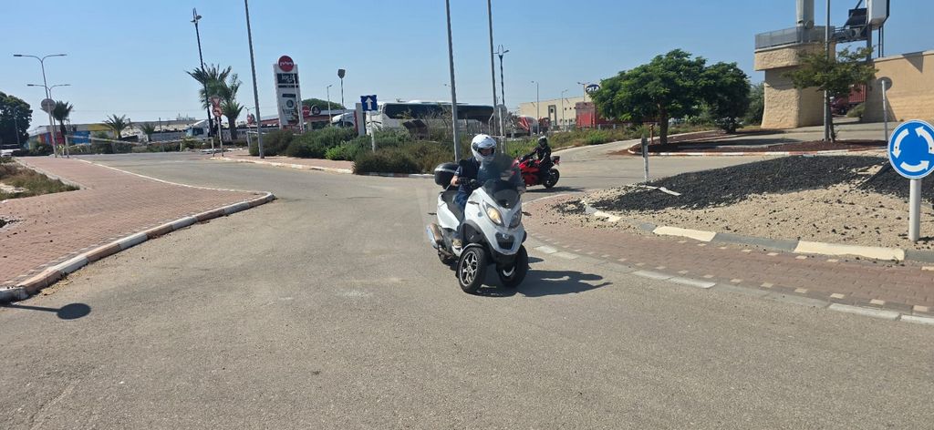 מודעת רכב פיאג'ו MP3 500