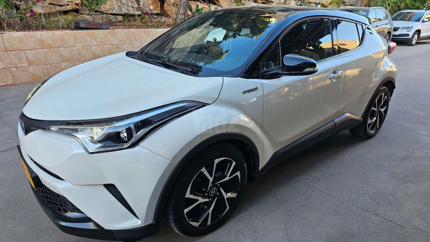 מודעת רכב טויוטה C-HR