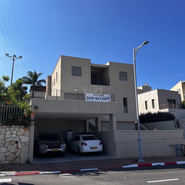 ספיר 27
