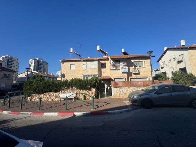 יוסף טרומפלדור 24