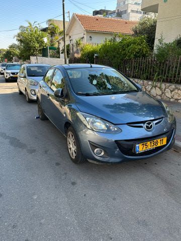 מודעת רכב מאזדה 2
