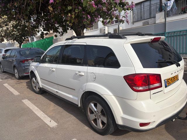 מודעת רכב דודג' ג'רני