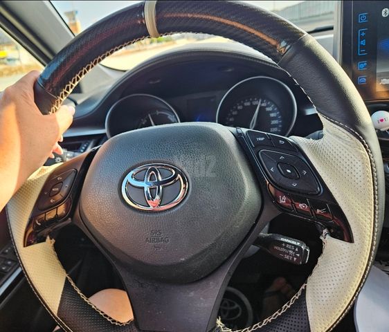 מודעת רכב טויוטה C-HR