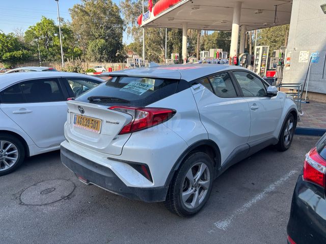 מודעת רכב טויוטה C-HR