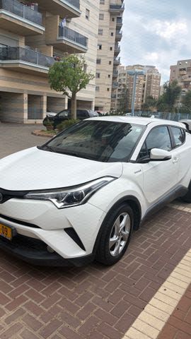 מודעת רכב טויוטה C-HR