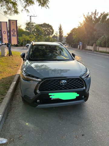 מודעת רכב טויוטה קורולה קרוס