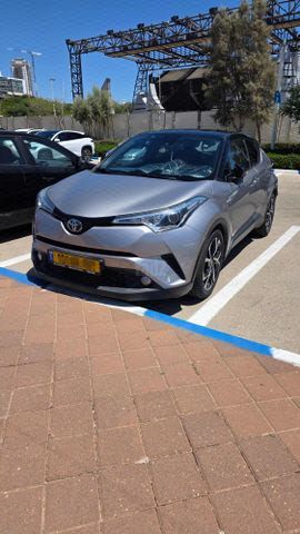 מודעת רכב טויוטה C-HR