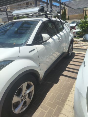 מודעת רכב טויוטה C-HR