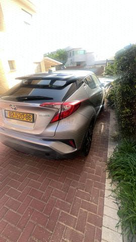 מודעת רכב טויוטה C-HR