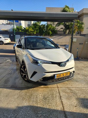 מודעת רכב טויוטה C-HR