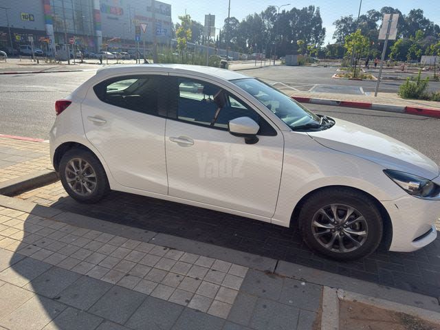 מודעת רכב מאזדה 2