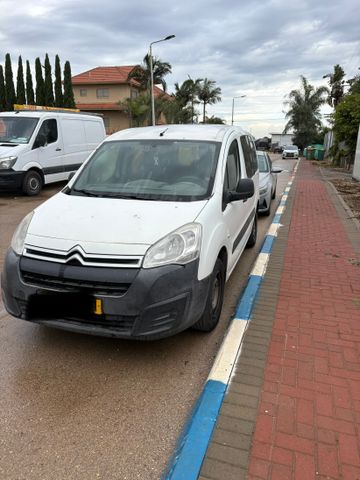 מודעת רכב סיטרואן ברלינגו