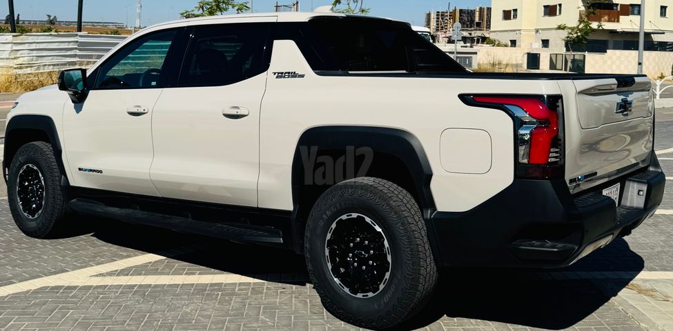 מודעת רכב שברולט סילברדו EV 2