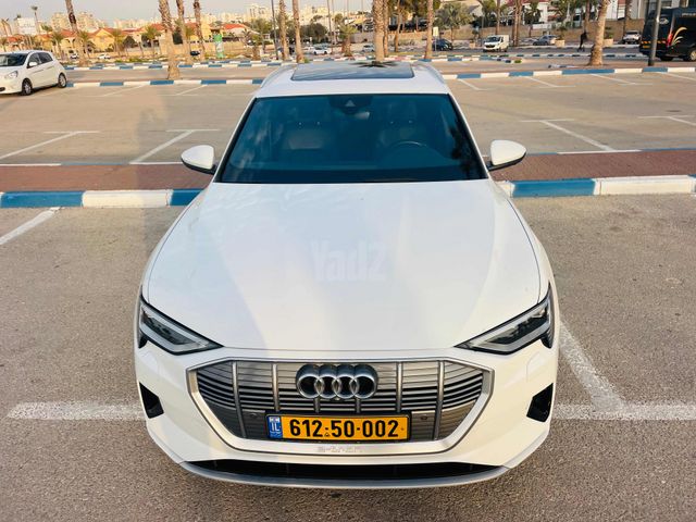 מודעת רכב אאודי E-tron 3