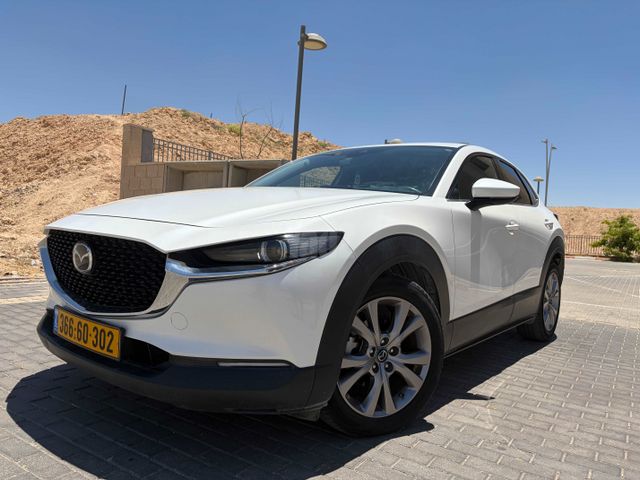 מודעת רכב מאזדה CX-30