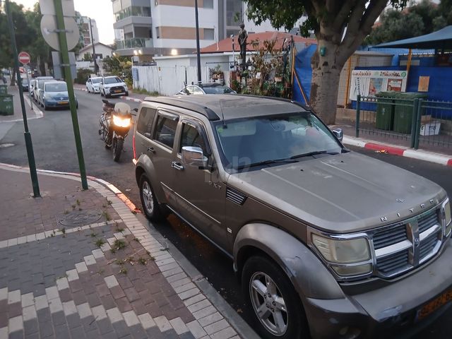 מודעת רכב דודג' ניטרו