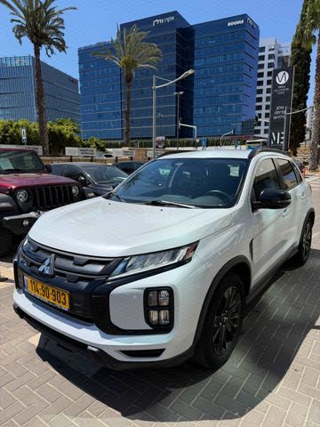 מודעת רכב מיצובישי ASX