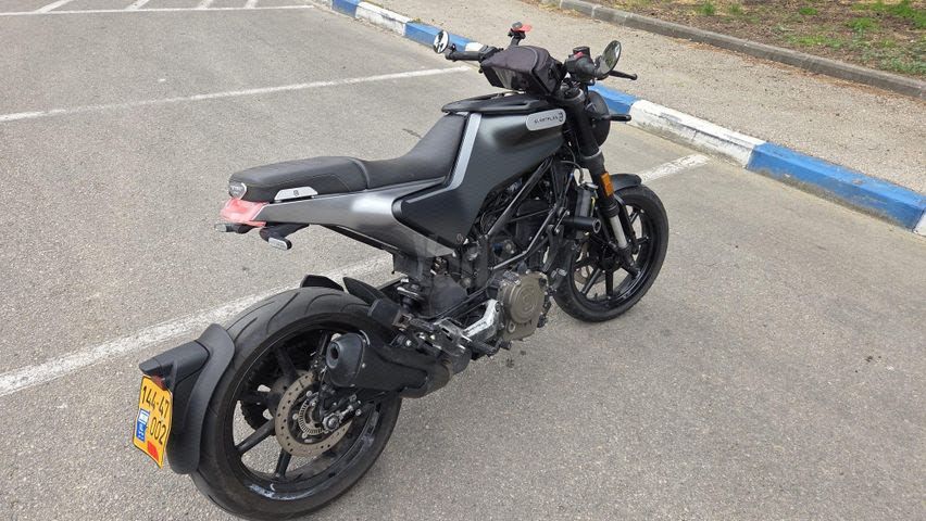 מודעת רכב הוסקוורנה SVARTPILEN 250