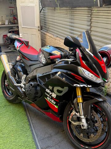 מודעת רכב אפריליה RSV4R