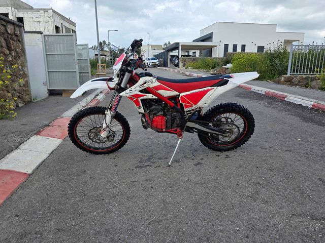 מודעת רכב בטא איקסטריינר 300