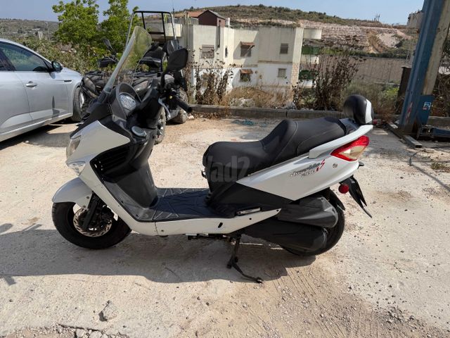 מודעת רכב סאן יאנג ג'וי רייד 200