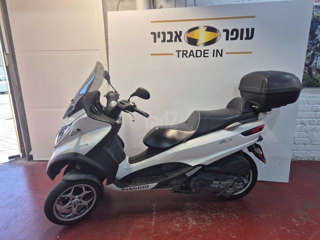 מודעת רכב פיאג'ו MP3 500