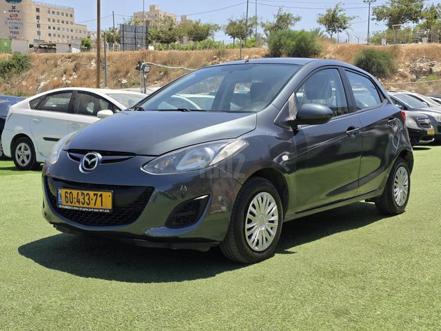 מודעת רכב מאזדה 2