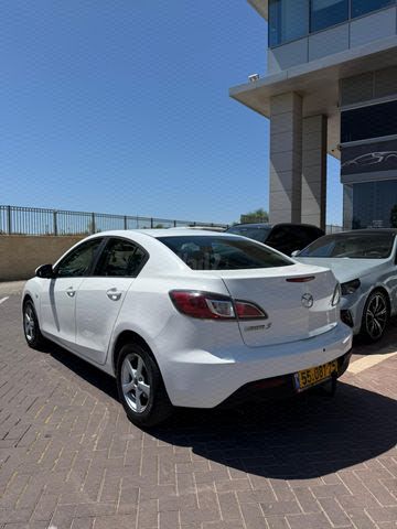 מודעת רכב מאזדה 3