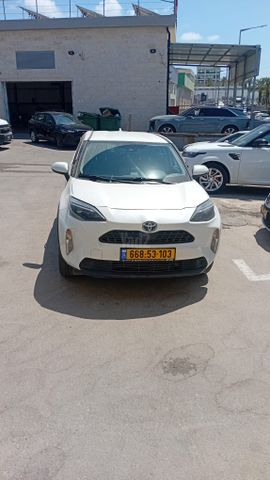 מודעת רכב טויוטה יאריס קרוס