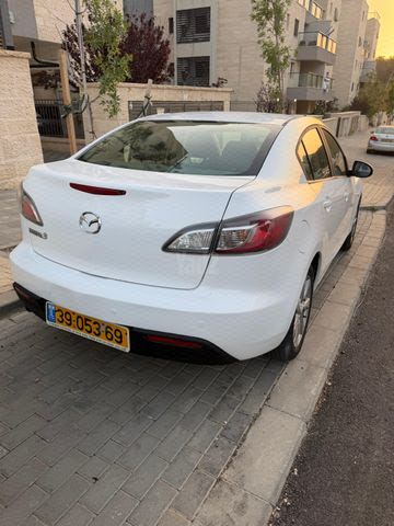 מודעת רכב מאזדה 3