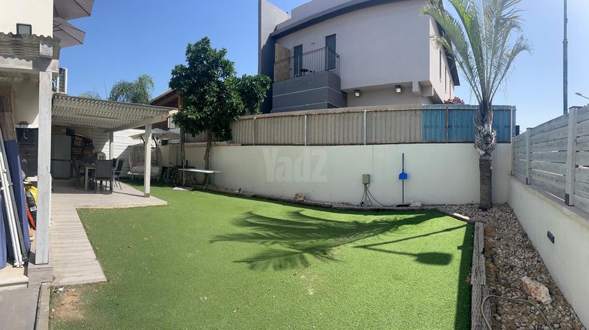 החרוב 10