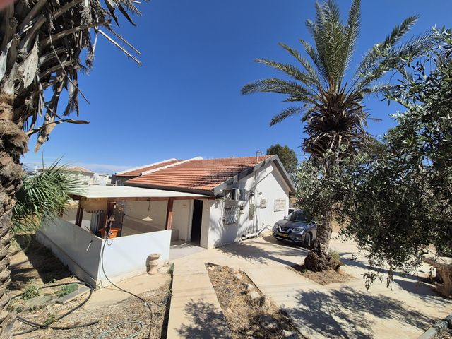 איתן 1