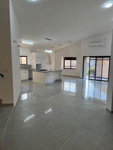 נרקיס 215