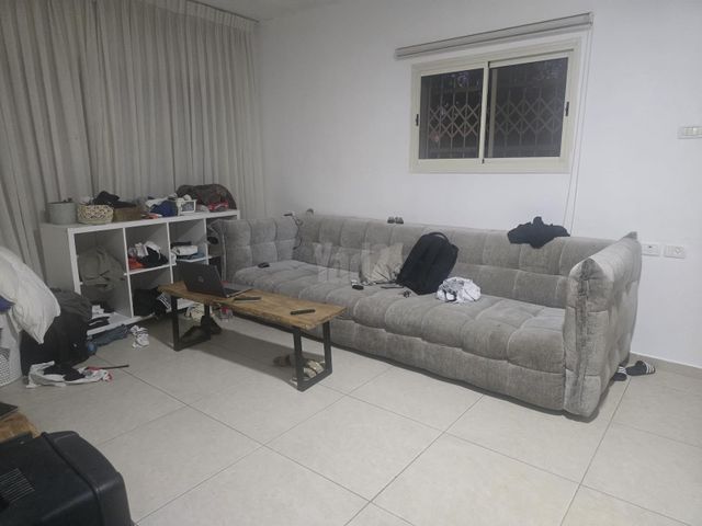 המייסדים 71