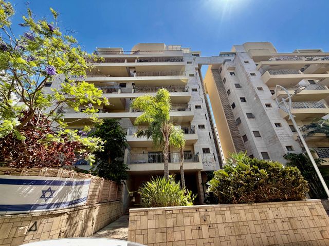 מודעת נכס, יגאל ידין, קרית אילון, חולון